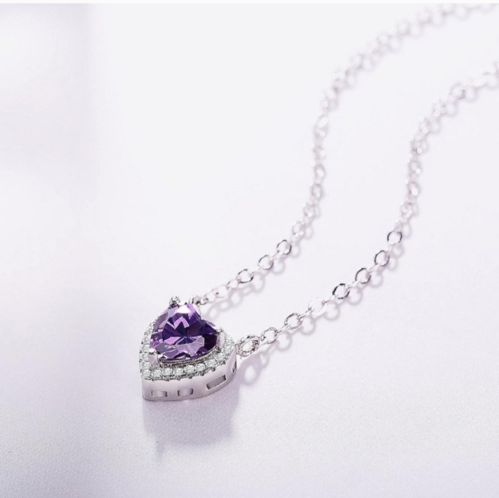 NWOT Heart Pendant Necklace